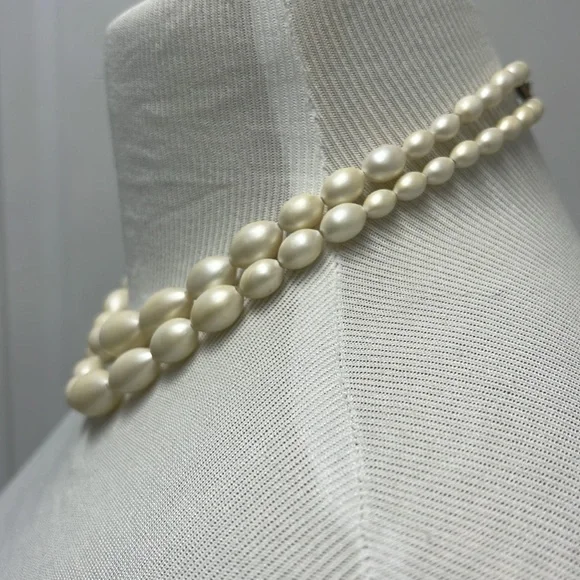 Vintage Faux White Pearl Choker Necklace - Picture 2 of 4